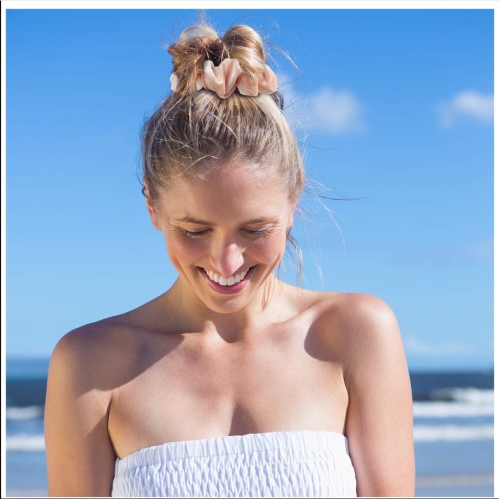 NEW 12 IN A PACK MAUVE VELVET SCRUNCHIES - Picture 6 of 7